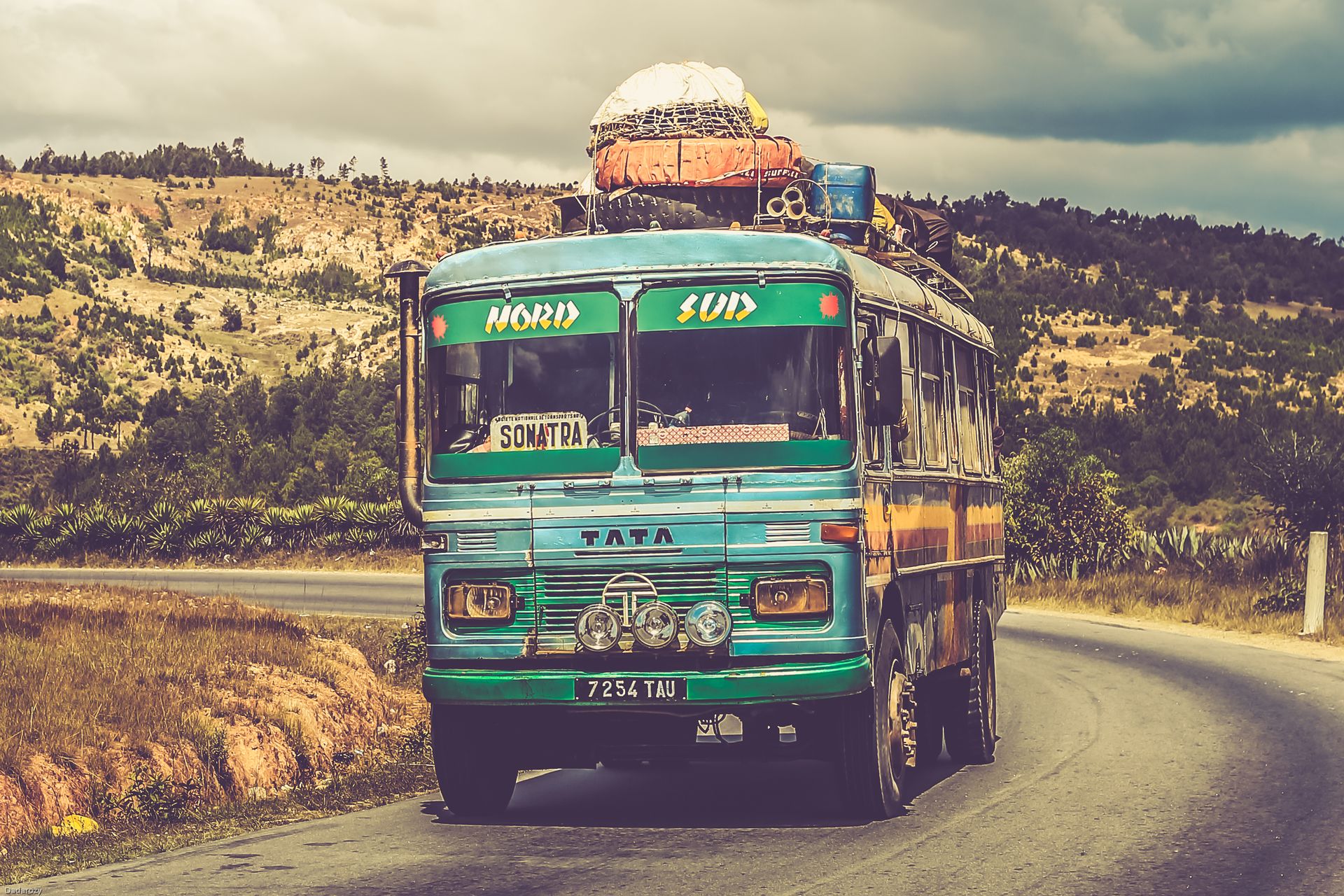 Ônibus clássico na estrada